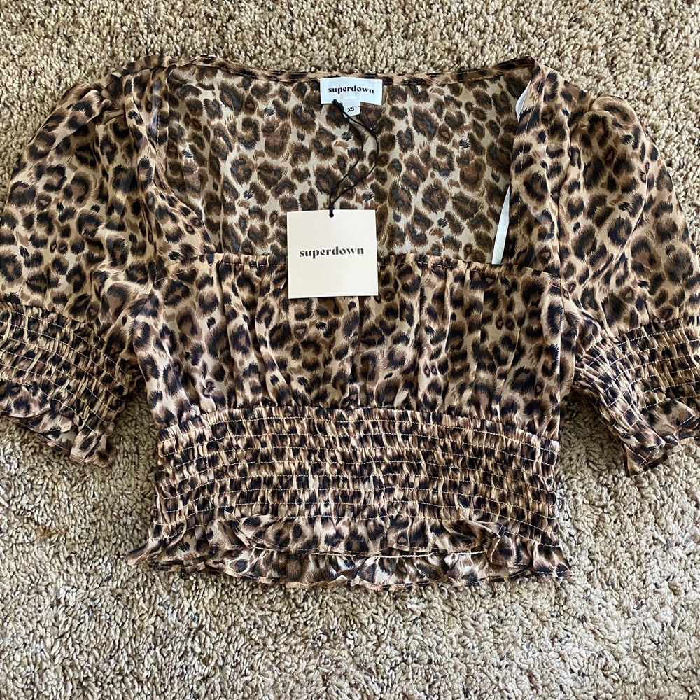 BNWT superdown Lexi smocked top in leopard size xs